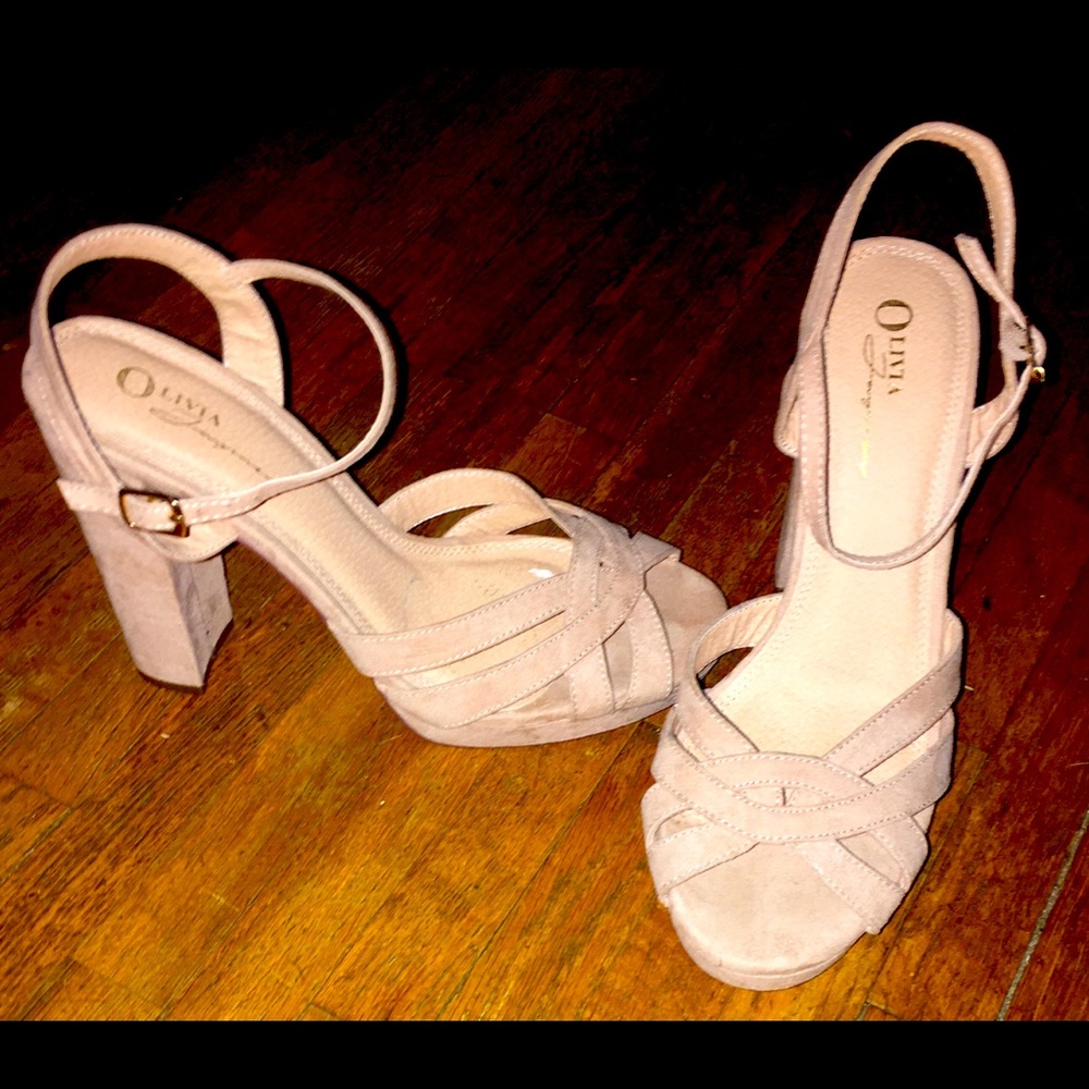 Olivia Ferguson Nude Suede heels